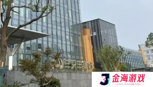 小杨哥已无“三只羊”标识，旗下多个主播复播，名下51万股权已被冻结